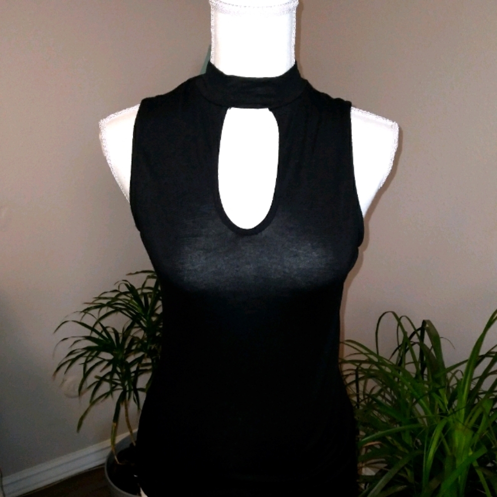 Ambiance Black Key Hole Top